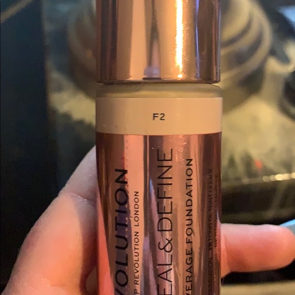 Revolution makeup - Picture 3 of 3